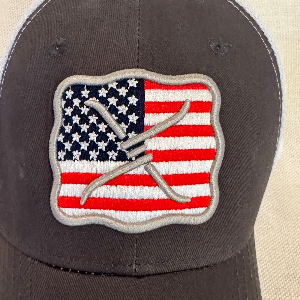 Twisted‎ X Patriotic Buckle Cap Grey White USA Flag Barbed Wire Trucker Hat NWT - Picture 2 of 8